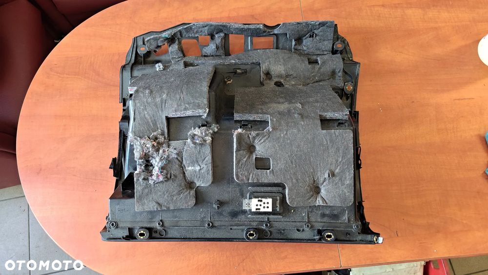 SCHOWEK GŁÓWNY PASAŻERA Audi A3 8P 8P1857035G 4D9 - 4