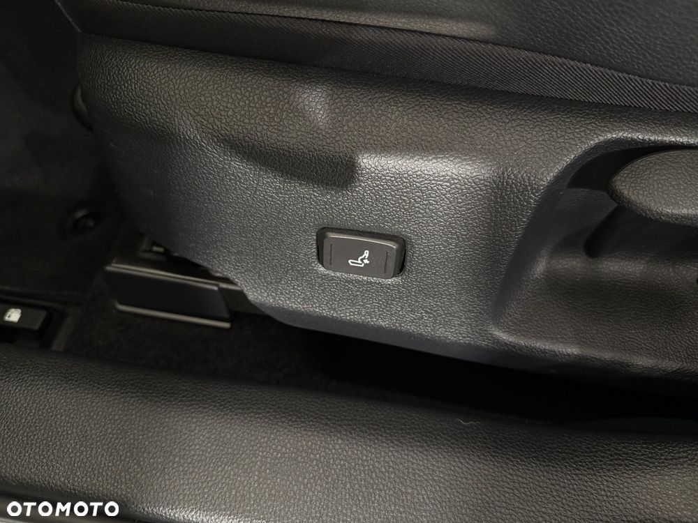 Toyota Corolla 1.8 Hybrid GR Sport - 33