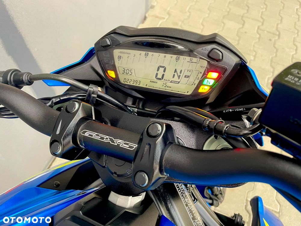 Suzuki GSX - 16