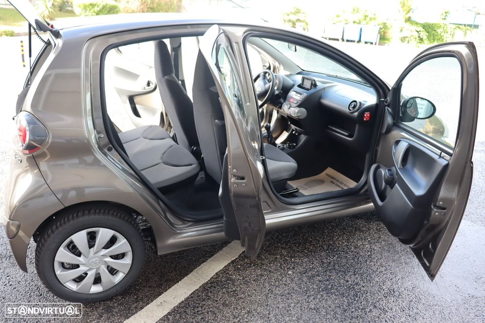 Toyota Aygo Connect - 36