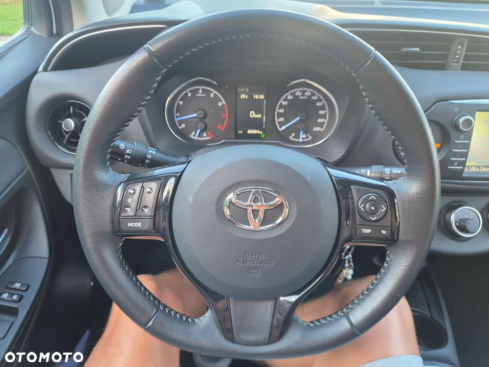 Toyota Yaris 1.5 Premium - 16
