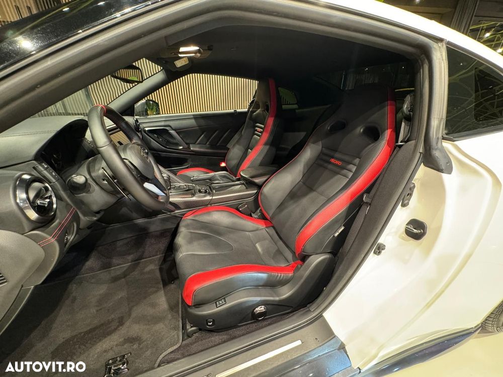 Nissan GT-R - 15