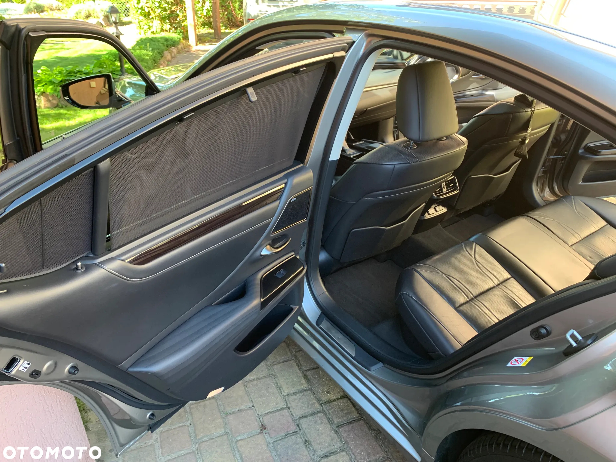 Lexus ES 300h Omotenashi - 26