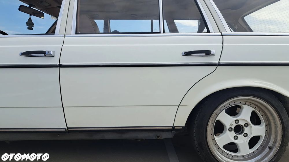 Mercedes-Benz W123 - 25