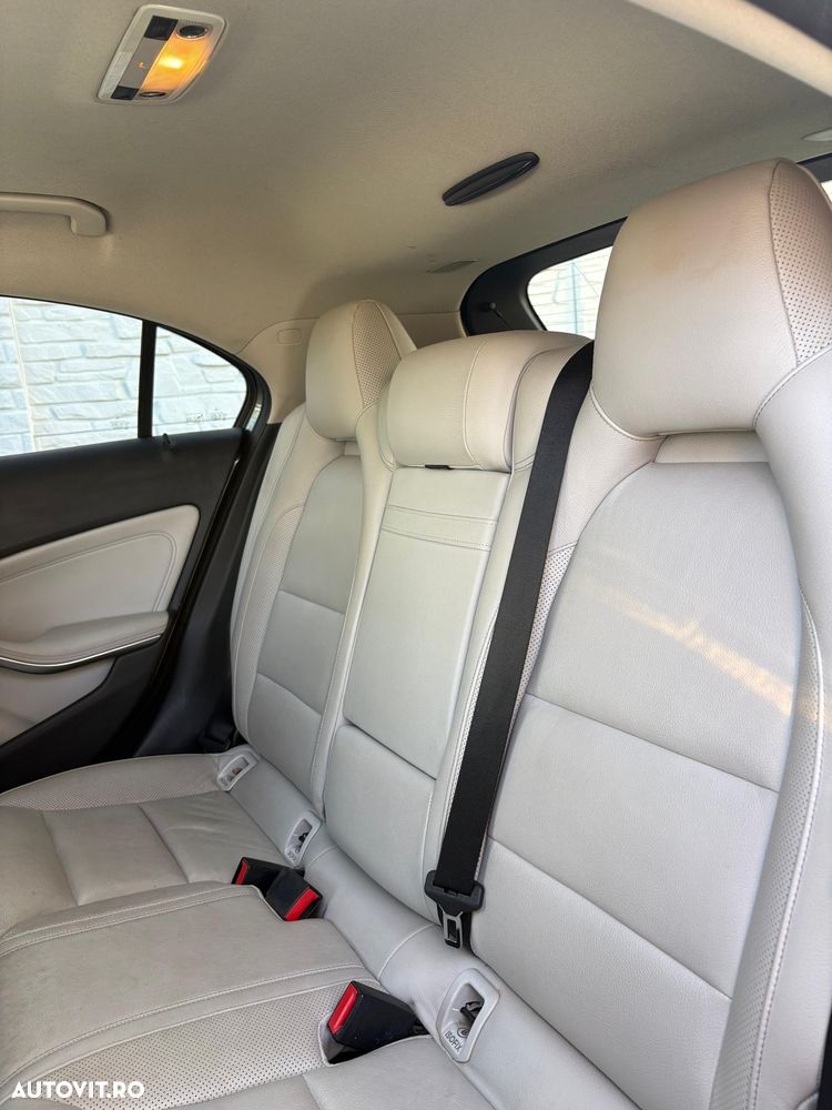 Mercedes-Benz A 200 Activity Edition - 10