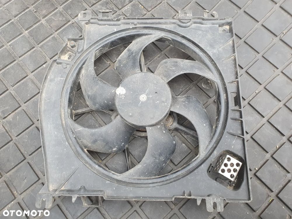 2011 Nissan Note (E11) Wentylator chłodnicy 8200688375  RENAULT MODUS - 1