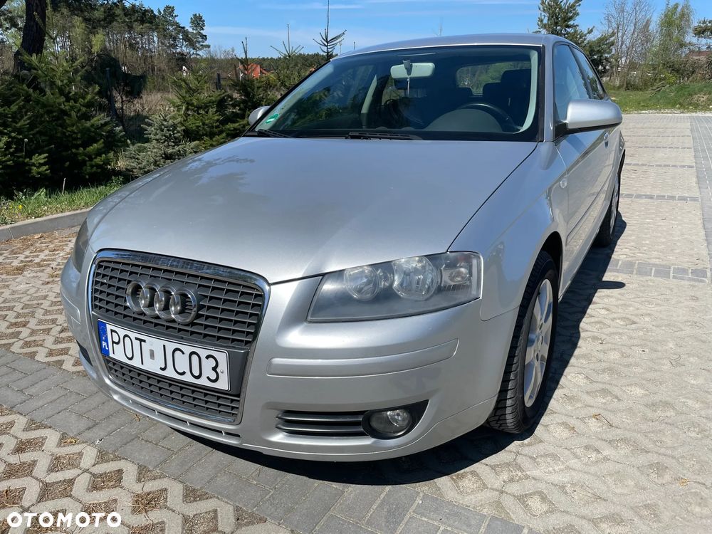 Audi A3 3-drzwiowe 1.6 FSI Attraction - 1