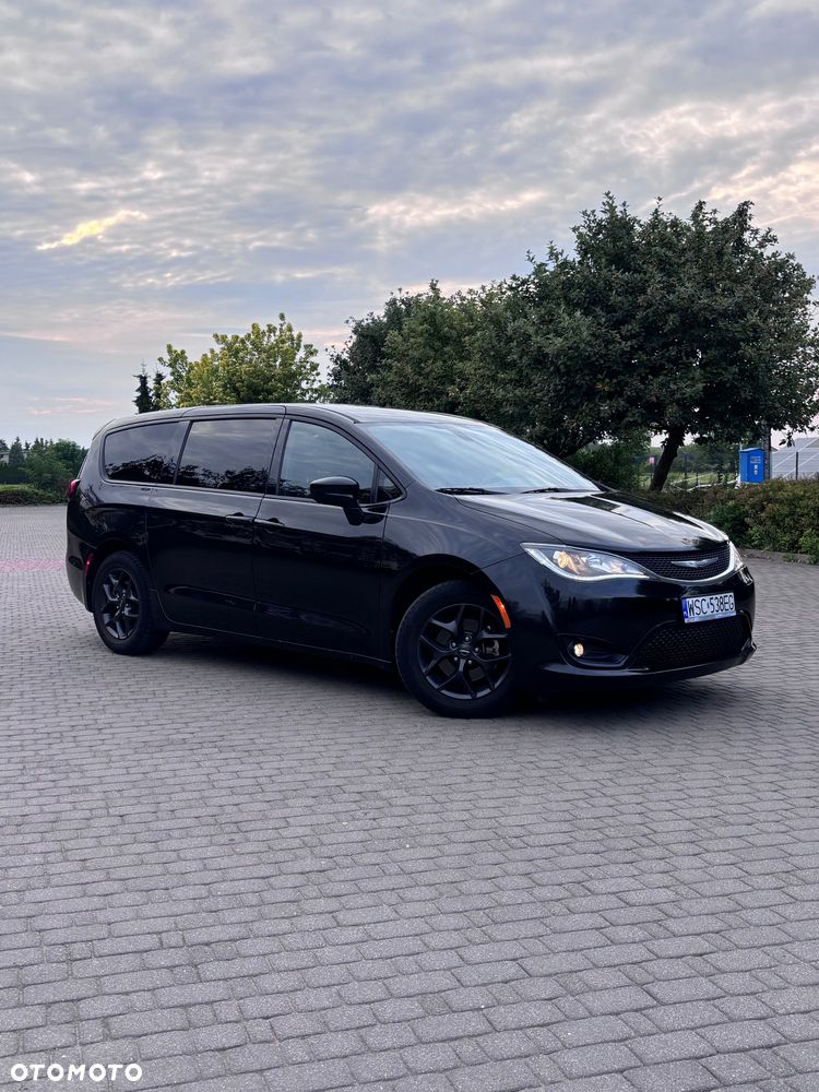 Chrysler Pacifica - 12