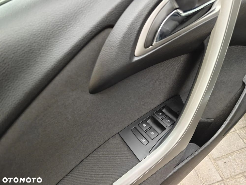 Opel Astra 1.4 Turbo Edition - 25