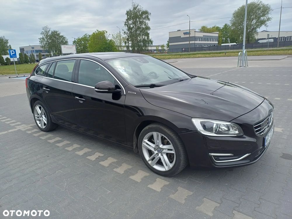 Volvo V60 D6 Plug-In-Hybrid AWD Geartronic Summum - 2