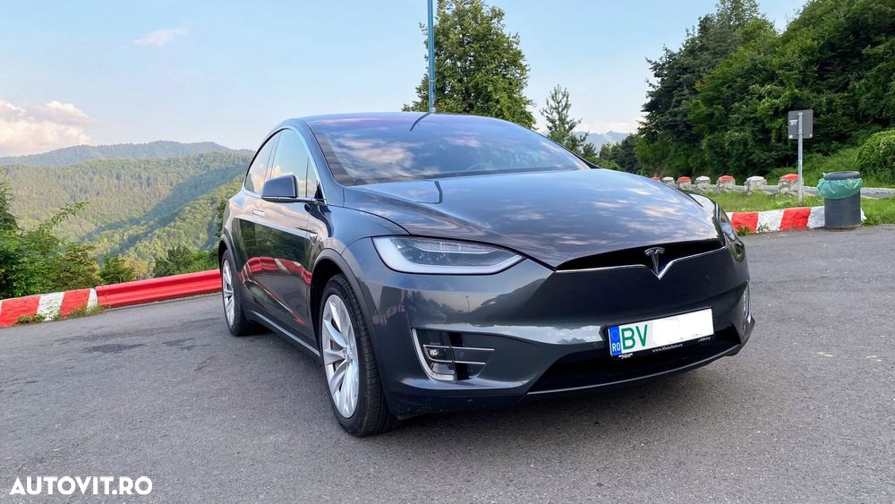 Tesla Model X - 27