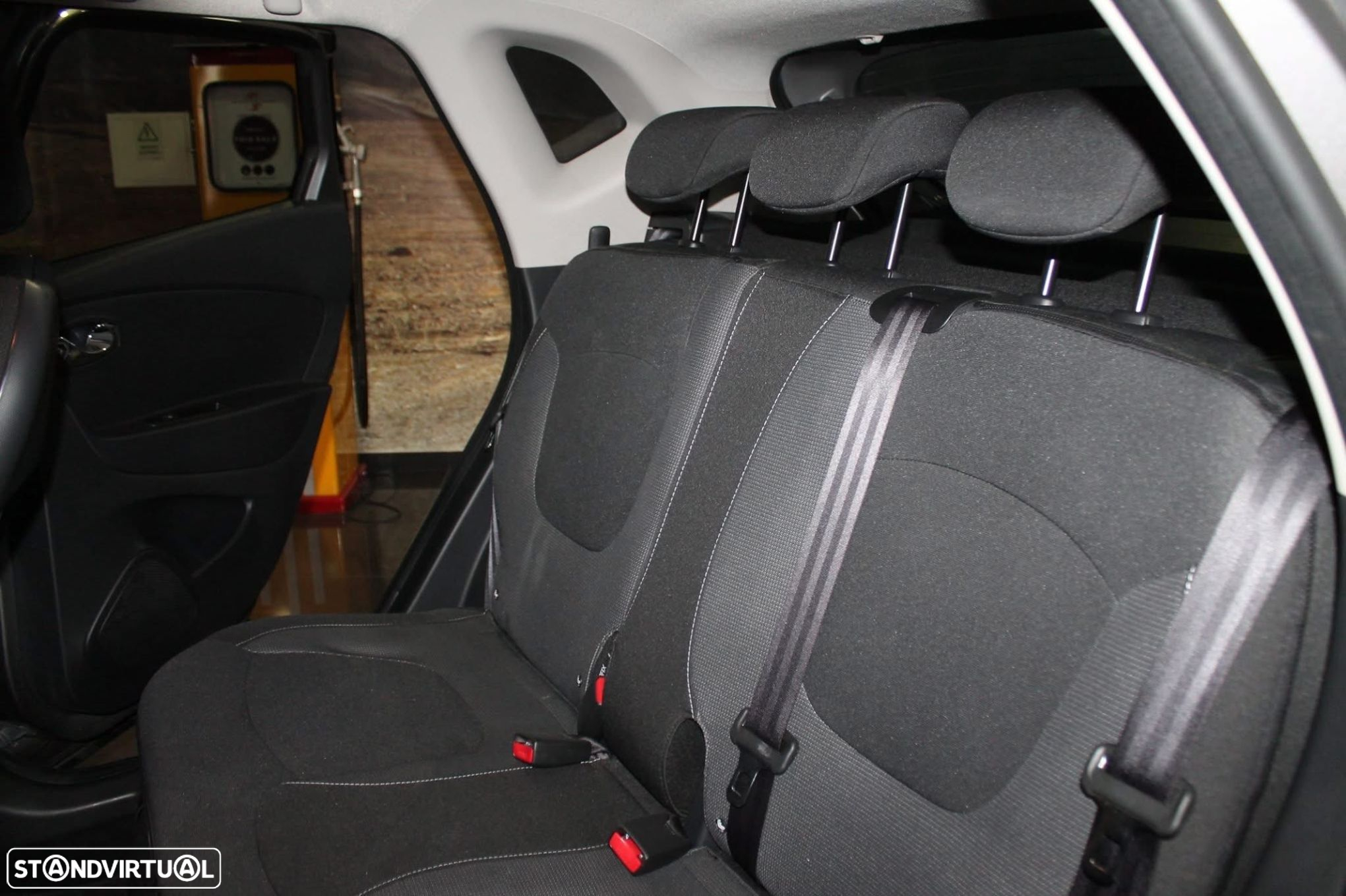 Renault Captur 1.5 dCi Exclusive - 17
