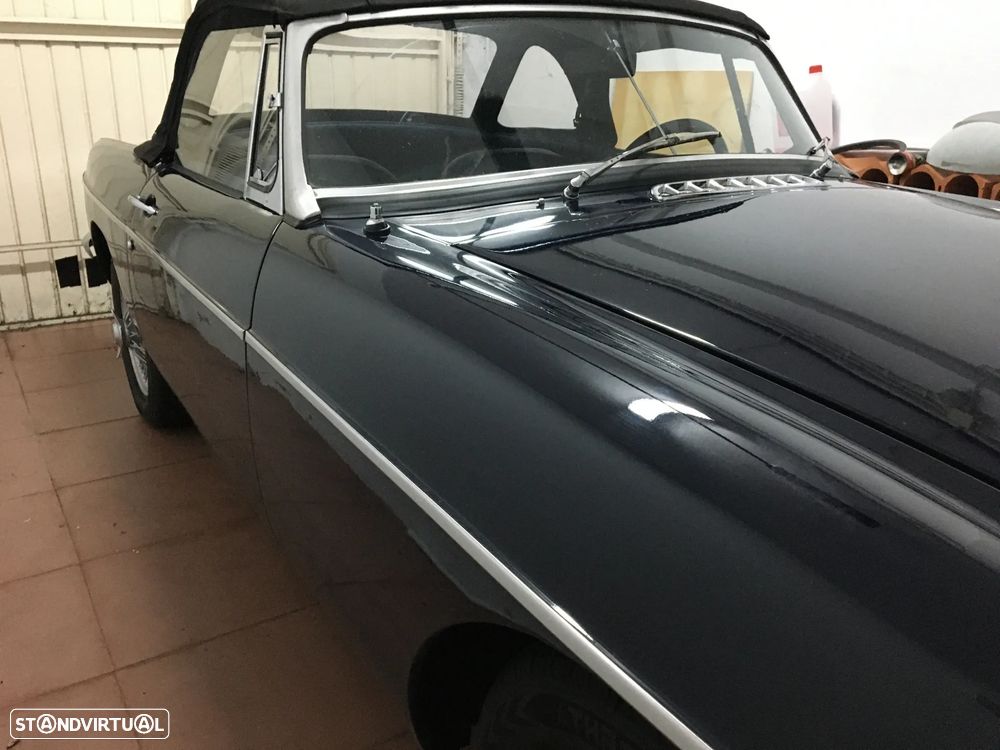 MG MGB - 12