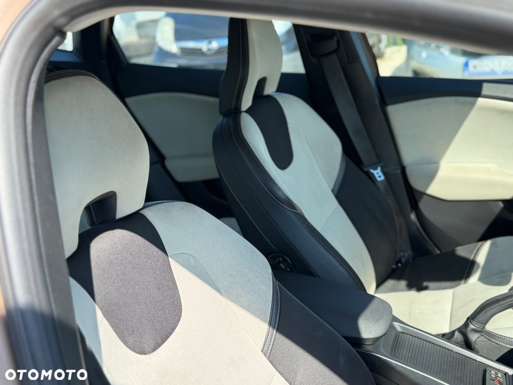Volvo V40 D2 R Design - 15