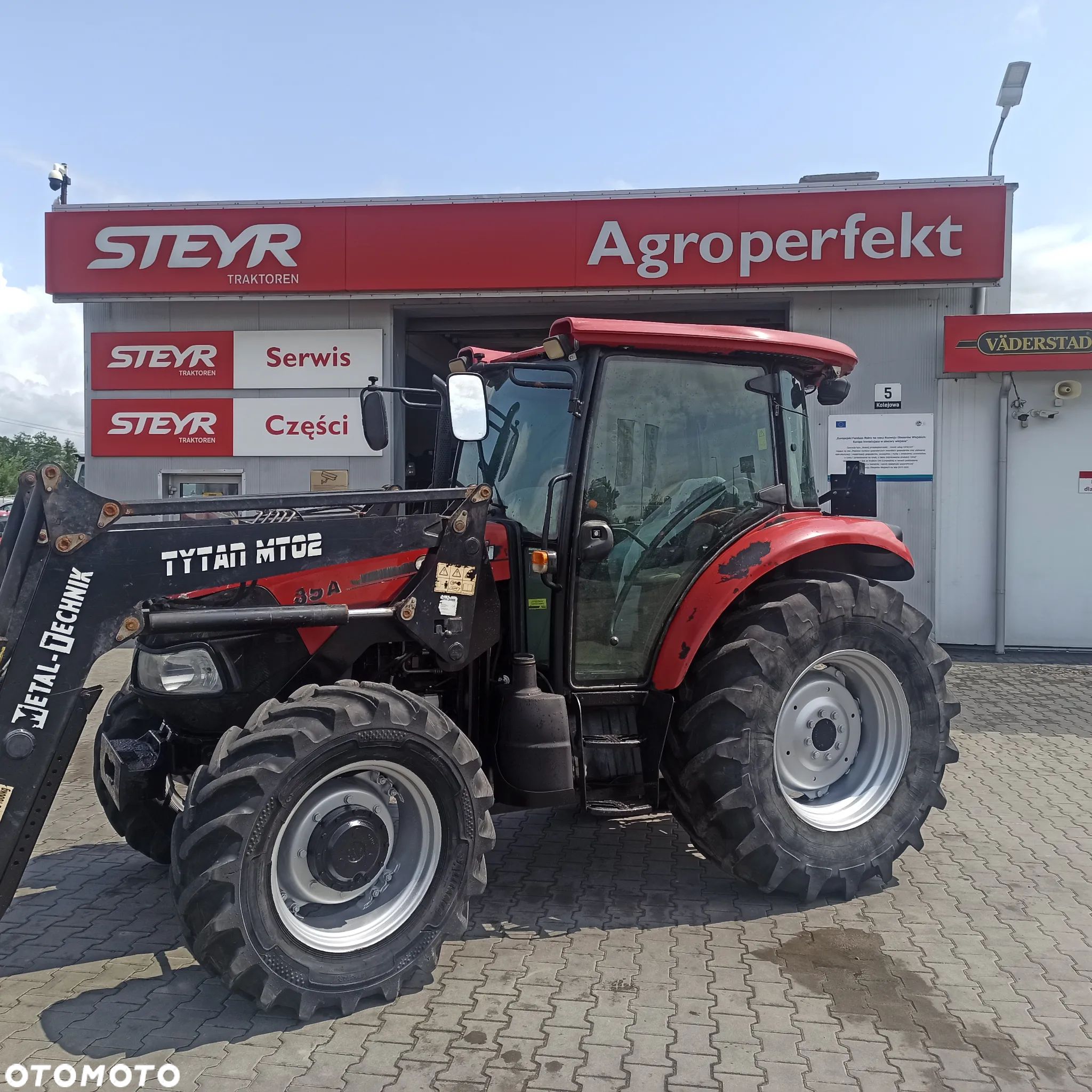 Case IH Farmal 85A - 1