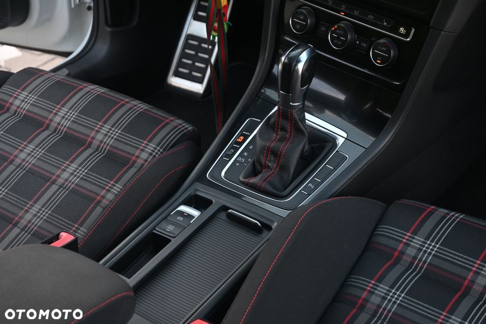 Volkswagen Golf 2.0 TSI BMT GTI Performance DSG - 28
