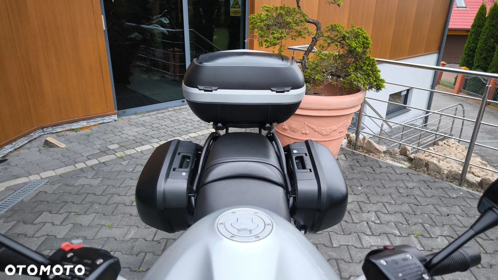 BMW R - 18