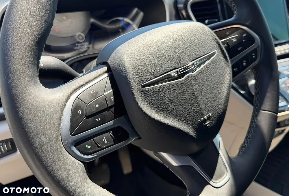Chrysler Pacifica - 10