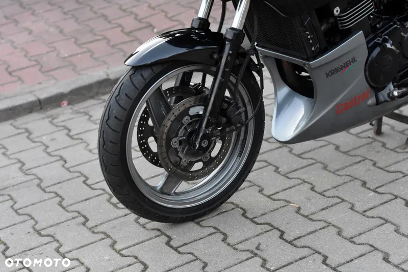 Kawasaki GPZ - 24