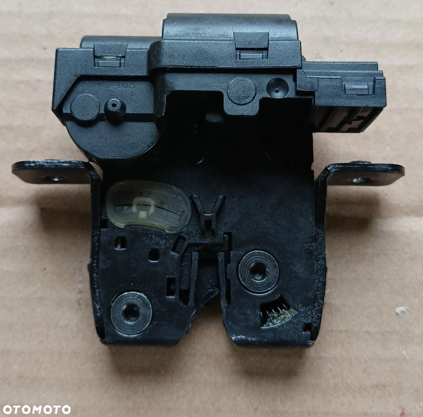 Micra K12 zamek klapy tył Nissan - 2