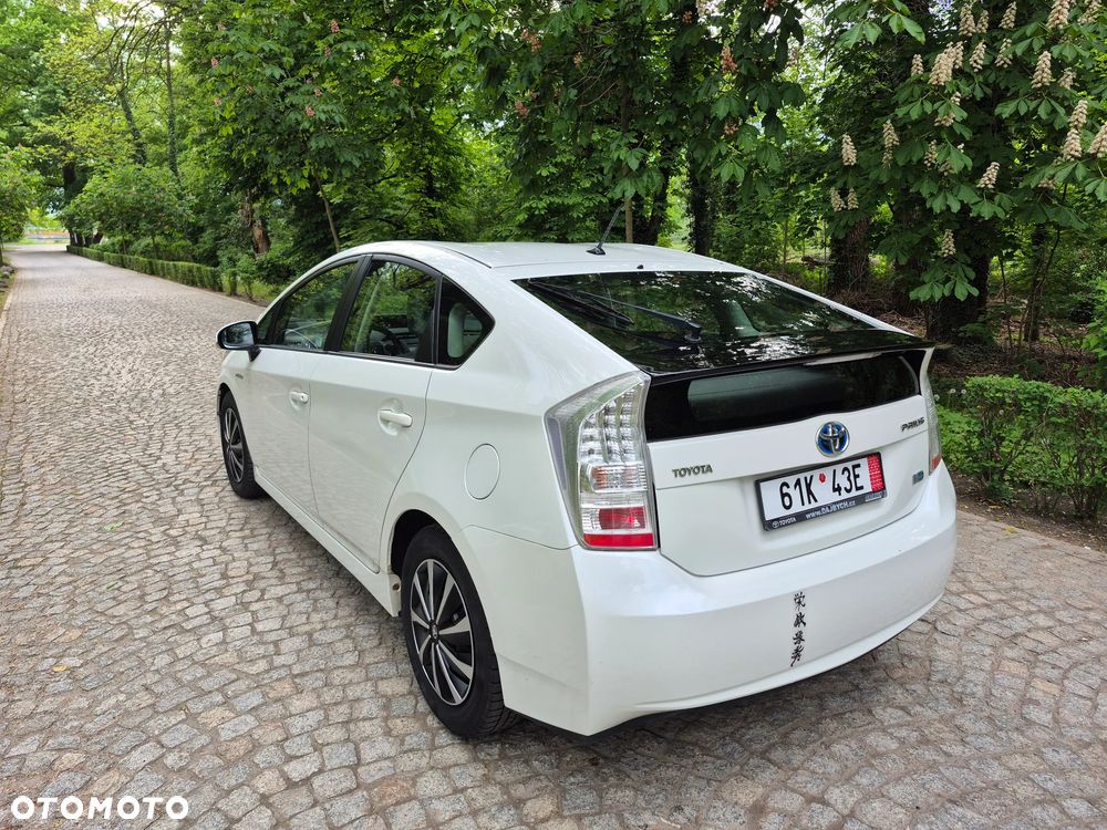 Toyota Prius (Hybrid) Executive - 5