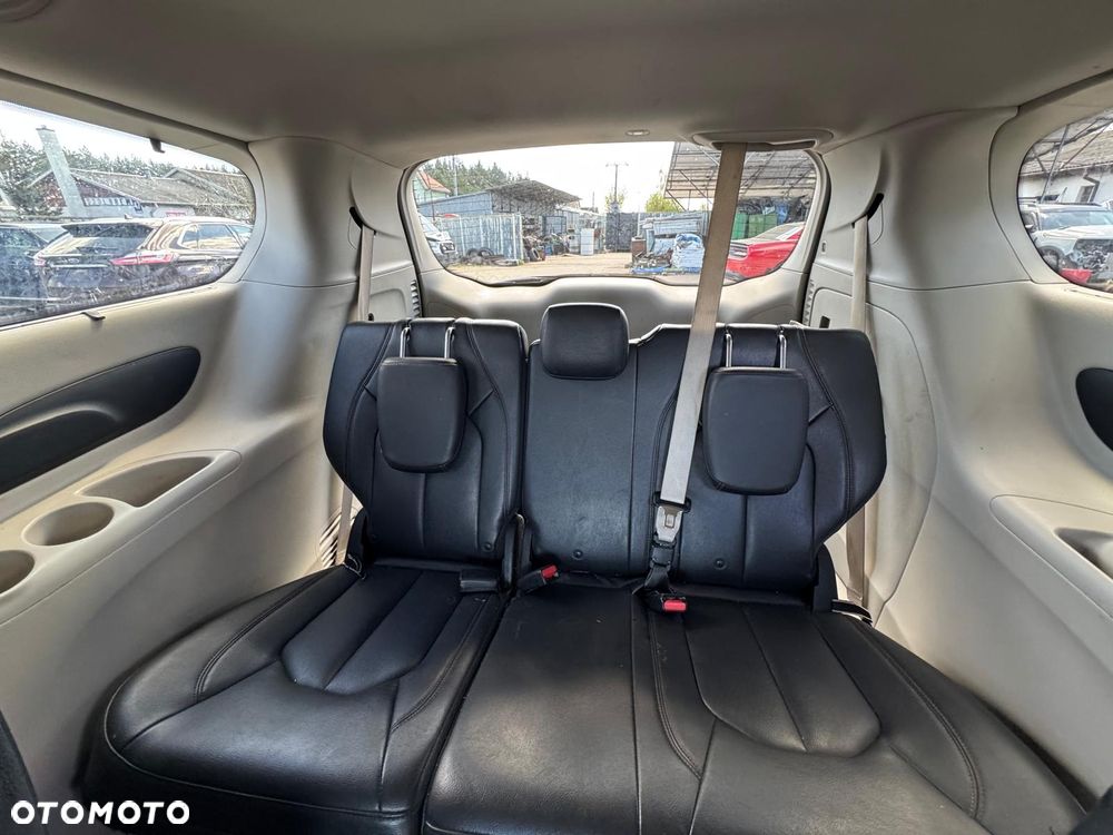 Chrysler Pacifica - 15
