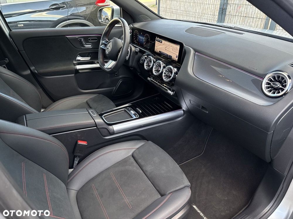 Mercedes-Benz GLA - 23