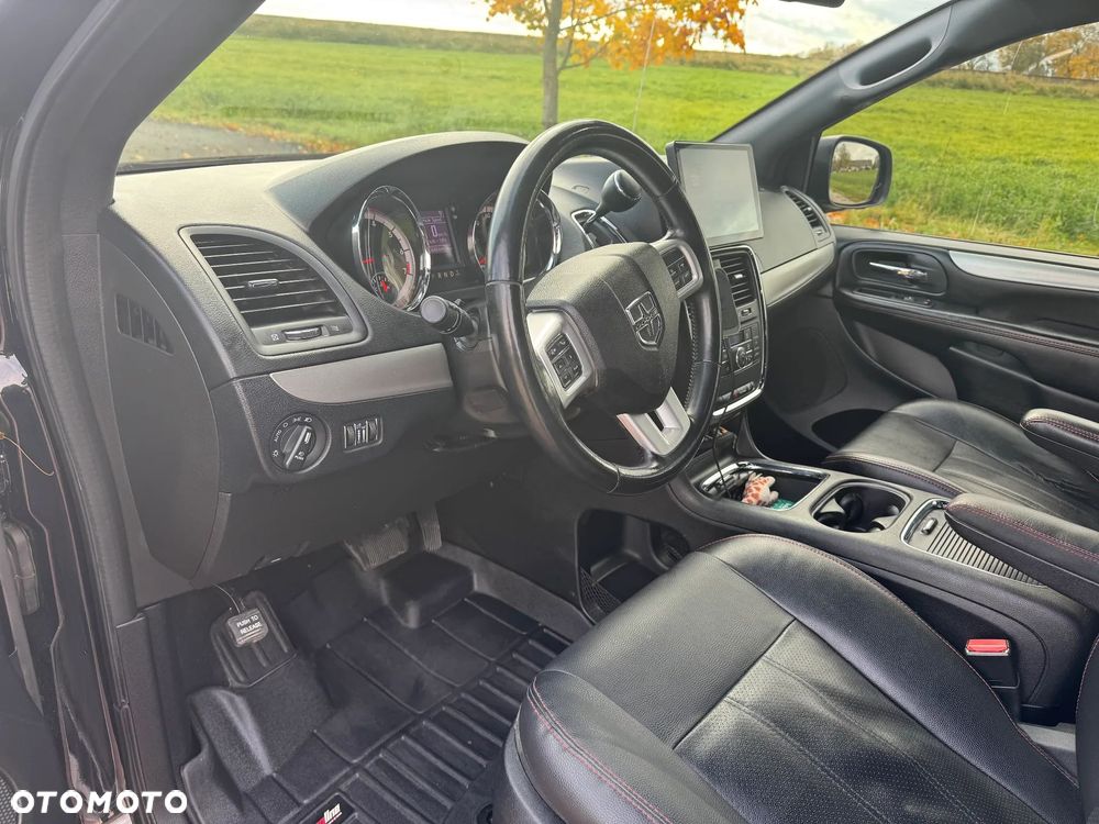 Dodge Grand Caravan - 14