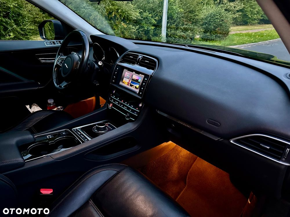 Jaguar F-Pace 2.0 i4D AWD Prestige - 26