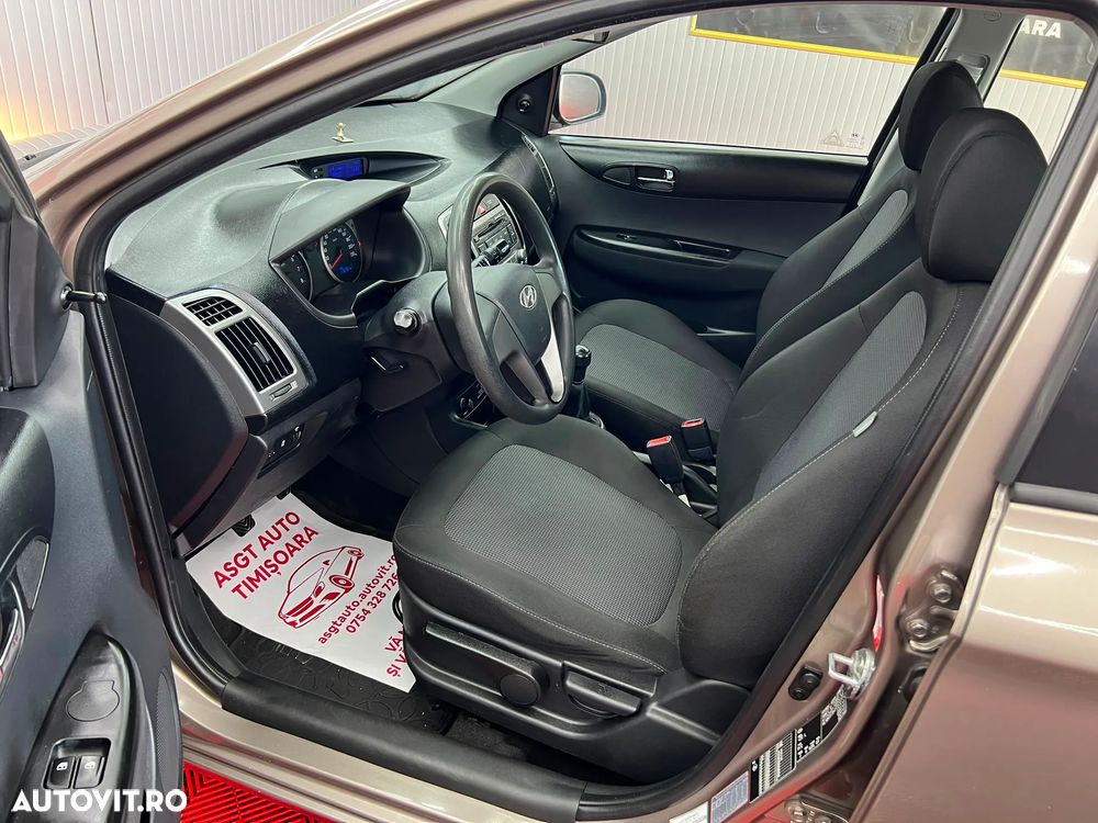 Hyundai i20 - 12