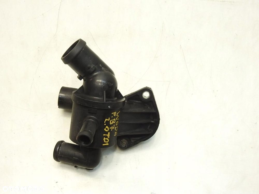 OBUDOWA TERMOSTATU VW PASSAT B7 2.0 TDI . - 6
