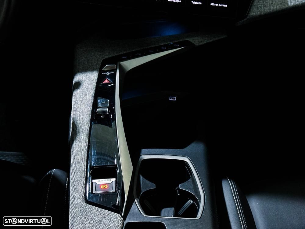 Peugeot 3008 1.2 Hybrid Allure e-DCS6 - 23