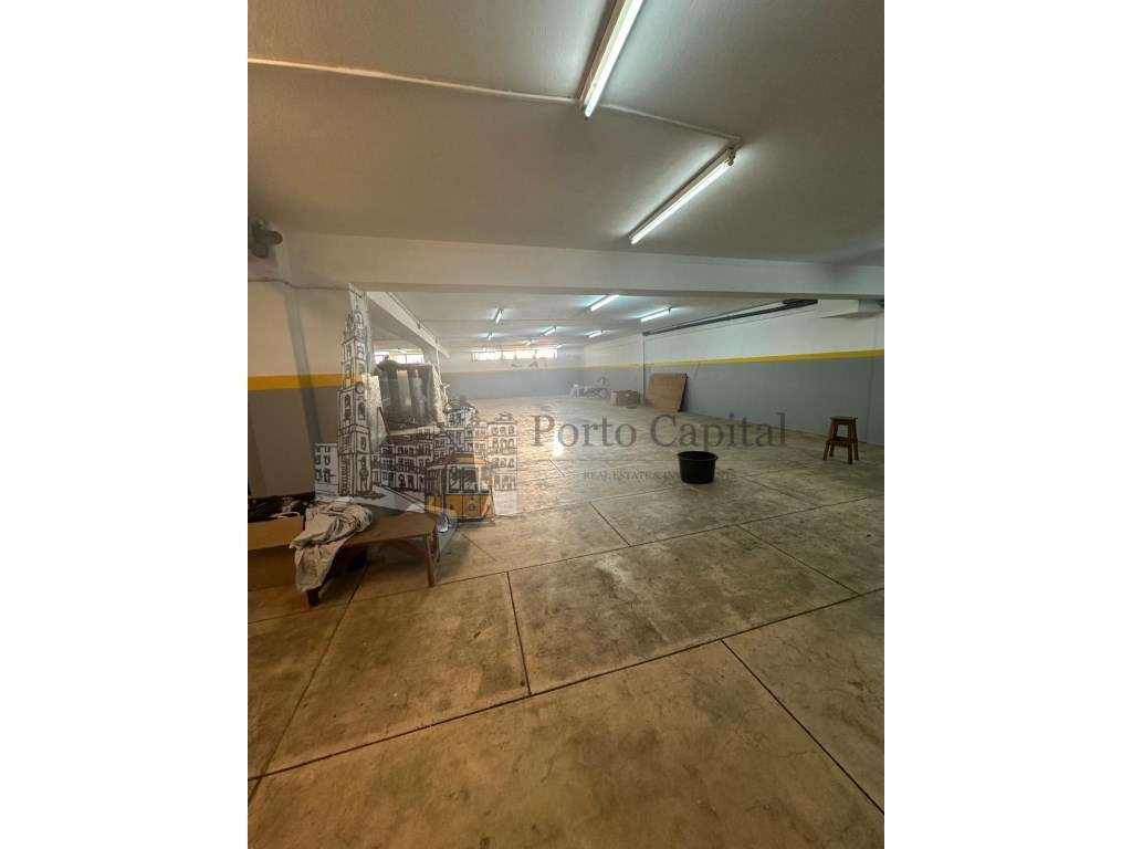 EXCELENTE ARMAZÉM PARA VENDA EM SANTO OVÍDIO - Grande imagem: 2/20