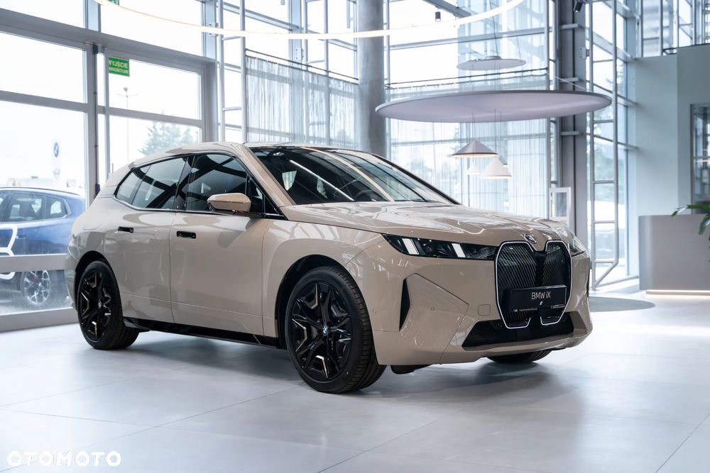 BMW iX - 2