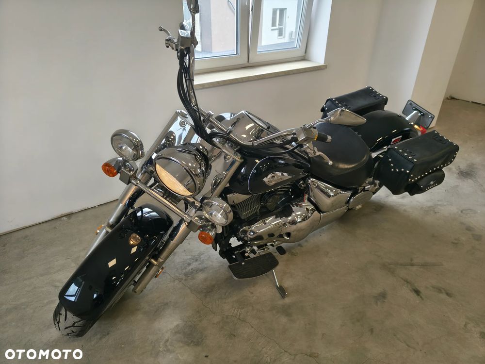 Suzuki Intruder - 8