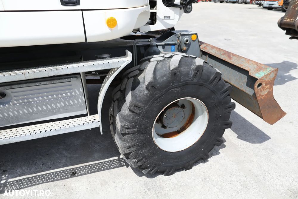 Liebherr A910 Compact - 11