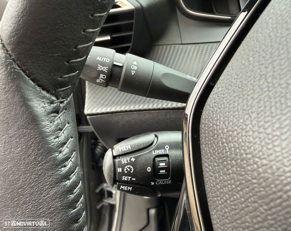 Peugeot 2008 1.2 PureTech Allure Pack - 12