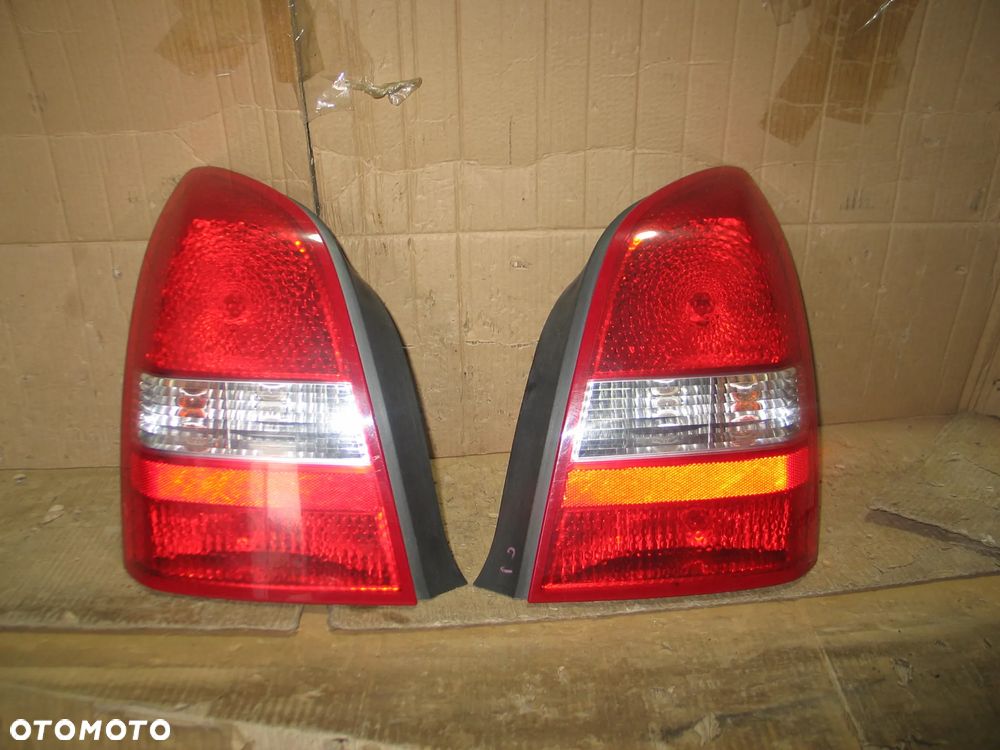 lampa tyl prawa lewa nissan primera P12 sedan oryginal - 1