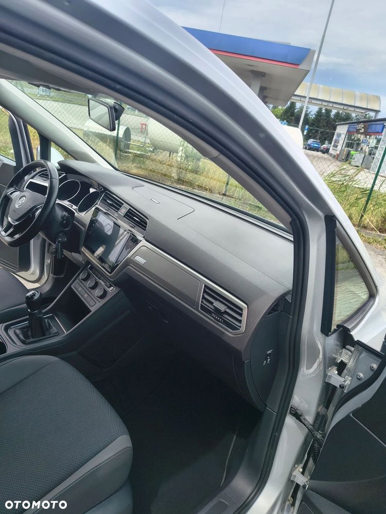 Volkswagen Touran - 14