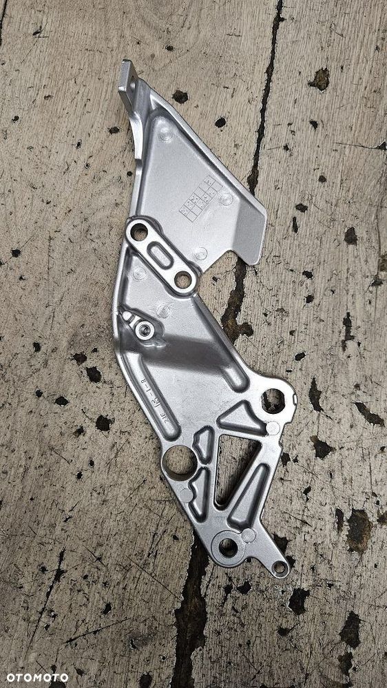 Wspornik Podnóżka Set Prawy Suzuki RF600 / RF900  43511-21E00 - 7