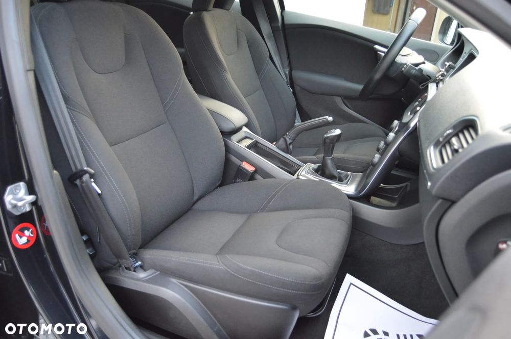 Volvo V40 D2 Momentum - 34