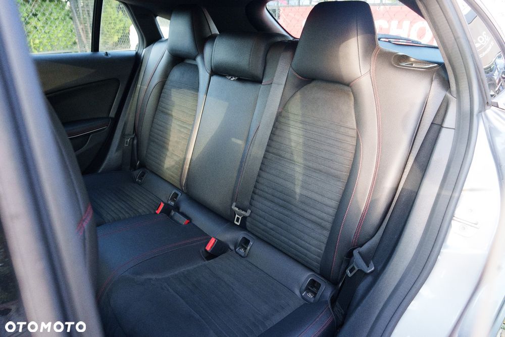 Mercedes-Benz CLA 180 7G-DCT AMG Line - 12