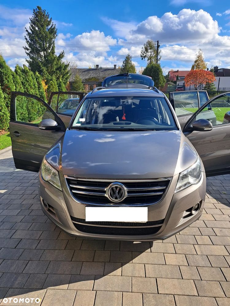 Volkswagen Tiguan - 1
