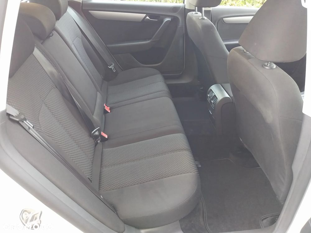 Volkswagen Passat 2.0 TDI DSG BlueMotion Technology Trendline - 25