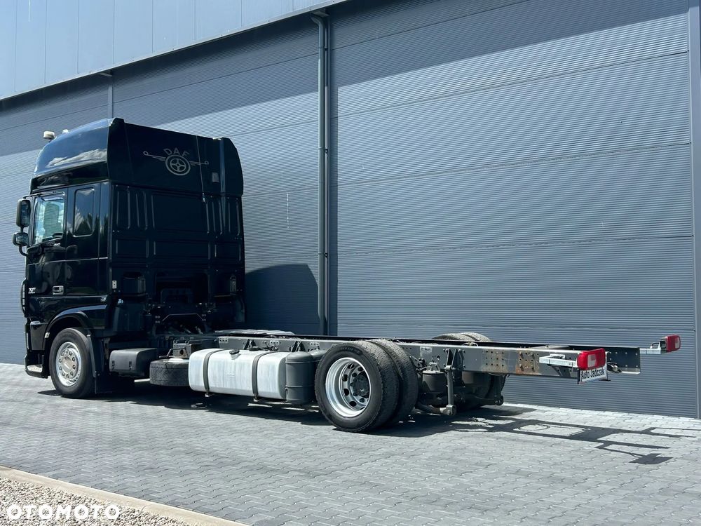 DAF XF 106.460 MEGA LOW DECK RAMA Pomoc drogowa laweta **cały na poduszkach** - 2