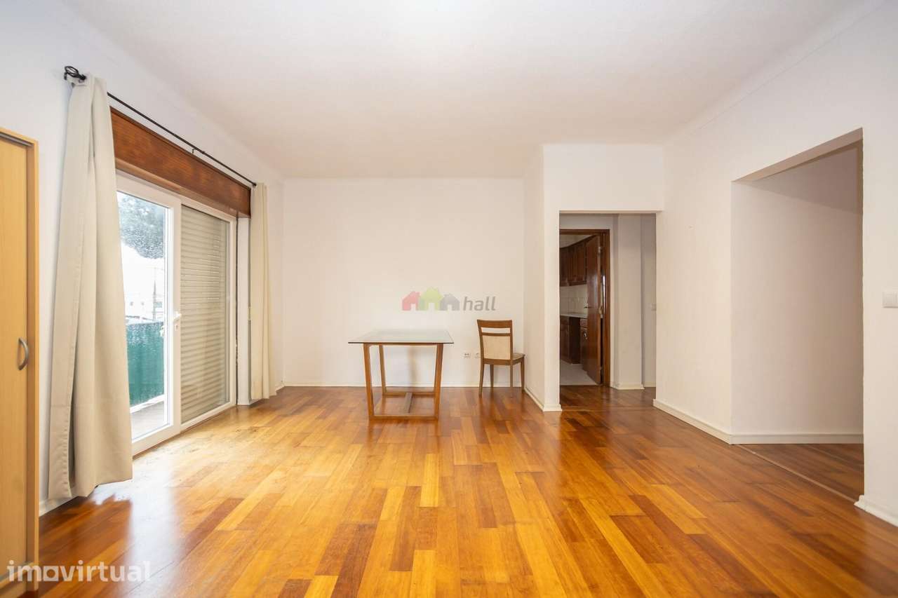 Moradia T3 isolada com comércio, na Quinta do Conde - Grande imagem: 4/56