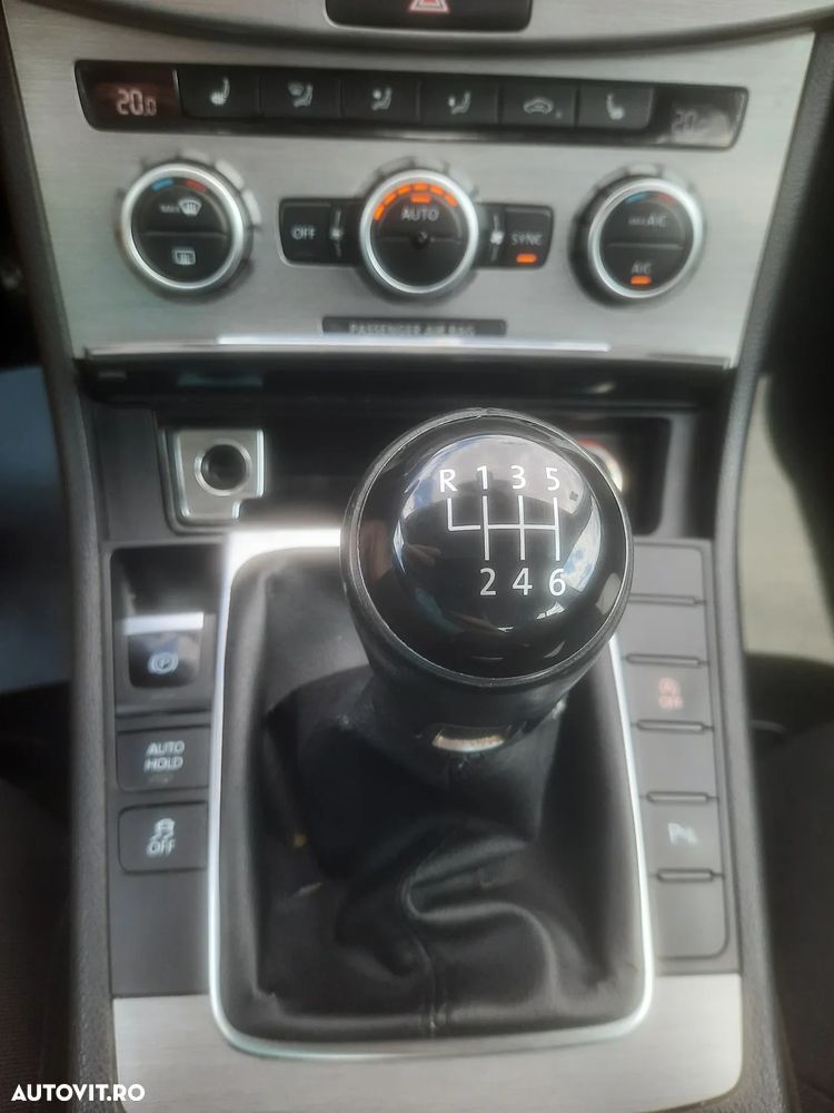 Volkswagen Passat 2.0 Blue TDI SCR Comfortline - 17