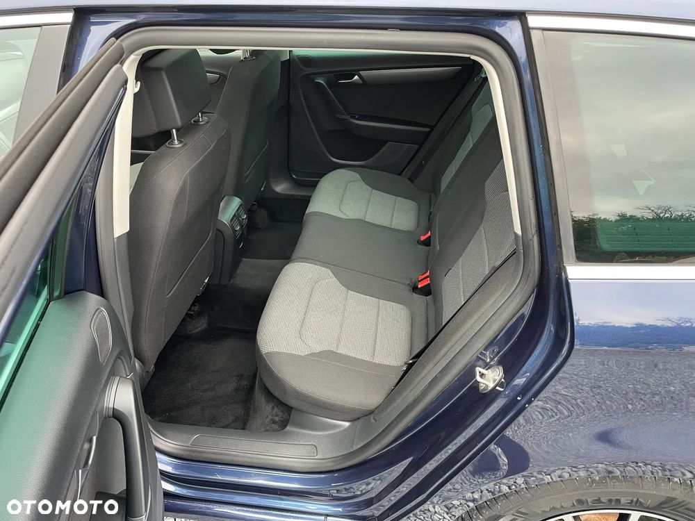 Volkswagen Passat - 19