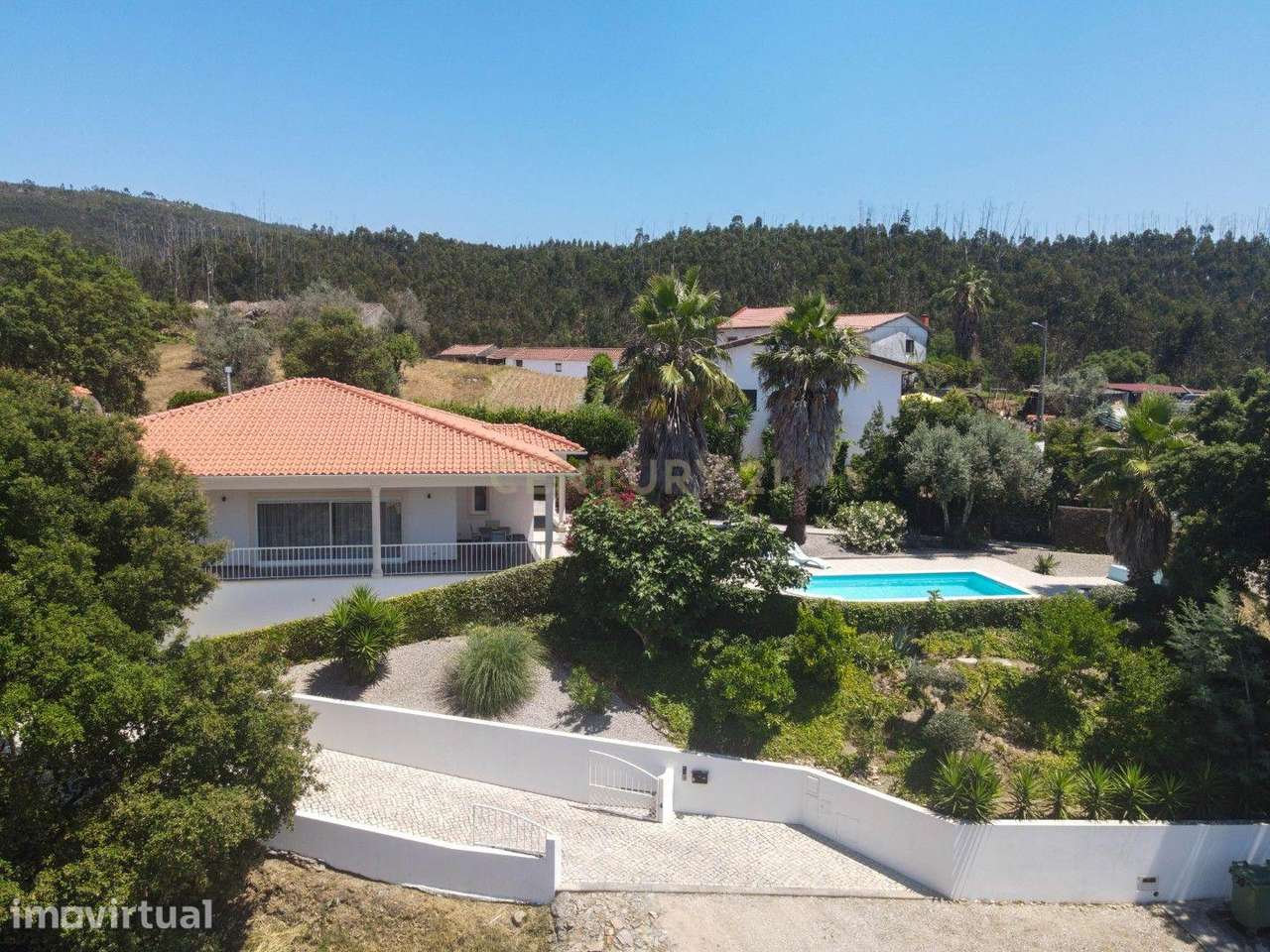 Moradia T3 em estado novo com varanda coberta, piscina, terraço, vista - Grande imagem: 4/60