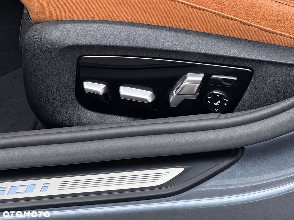 BMW Seria 5 M550i xDrive - 25